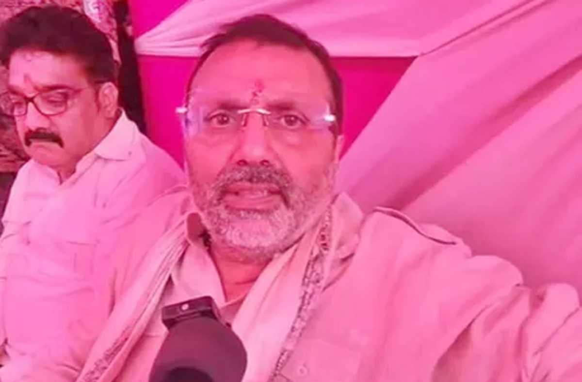 बिहार : भागलपुर पहुंचे सांसद निशिकांत दुबे, इलाके के विकास पर की चर्चा